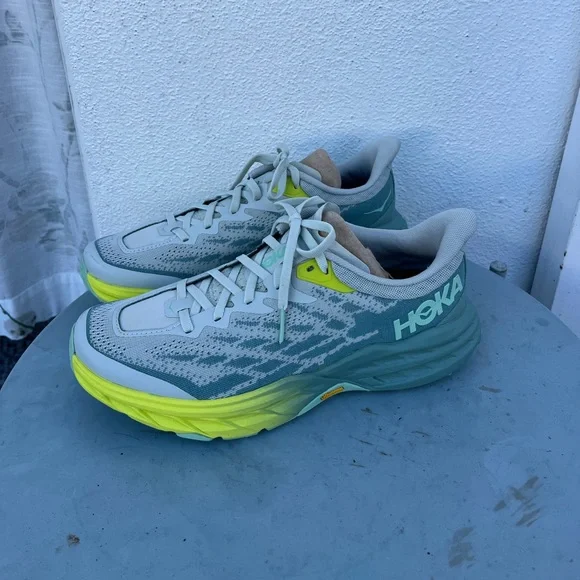 Like New Women's Hoka Speedgoat 5 Trail Running Shoes (9.5 US) - Picture 4 of 6